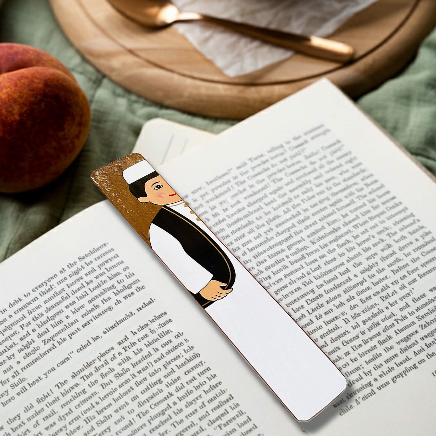 فاصل كتاب خشبي