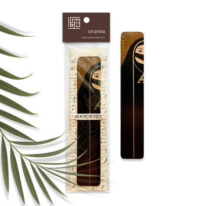 فاصل كتاب خشبي