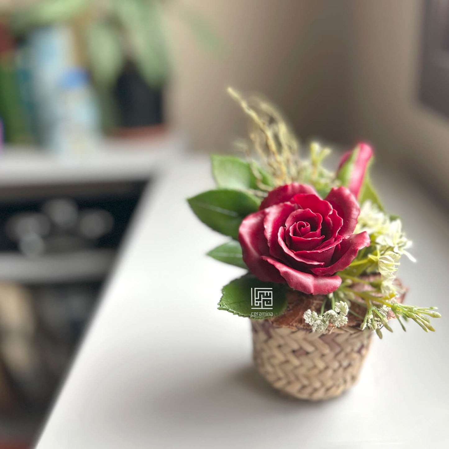 وردة في سلة (مصنوعة حسب الطلب)